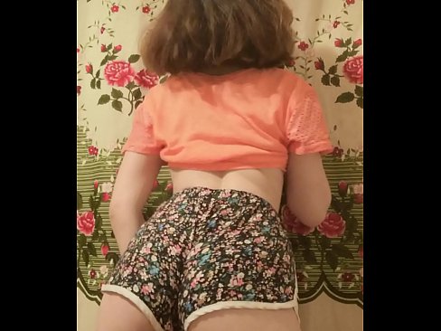❤️ سیکسی ځوان ماشوم په کیمره کې خپل شارټونه لرې کوي ❌ په موږ