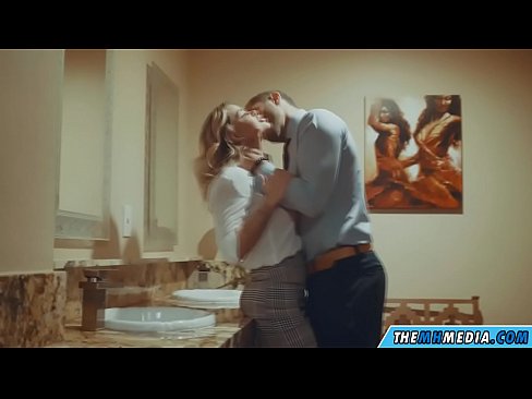 ❤️ کله چې یو ښکلی سپین رنګ تاسو په عامه تشناب کې جذبوي ❌ په موږ
